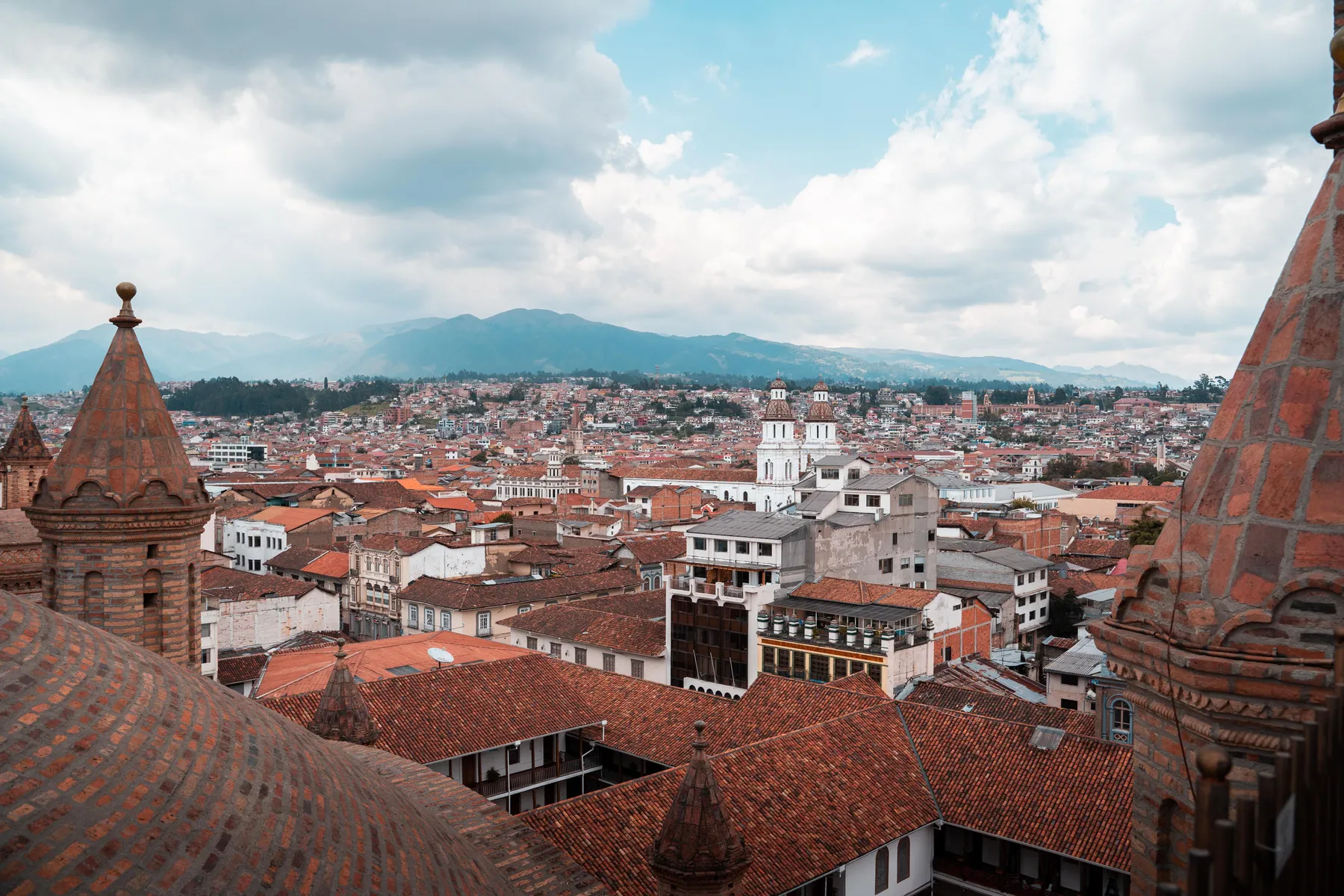 Vista panorámica del Centro Histórico de Cuenca y sus tejados de teja